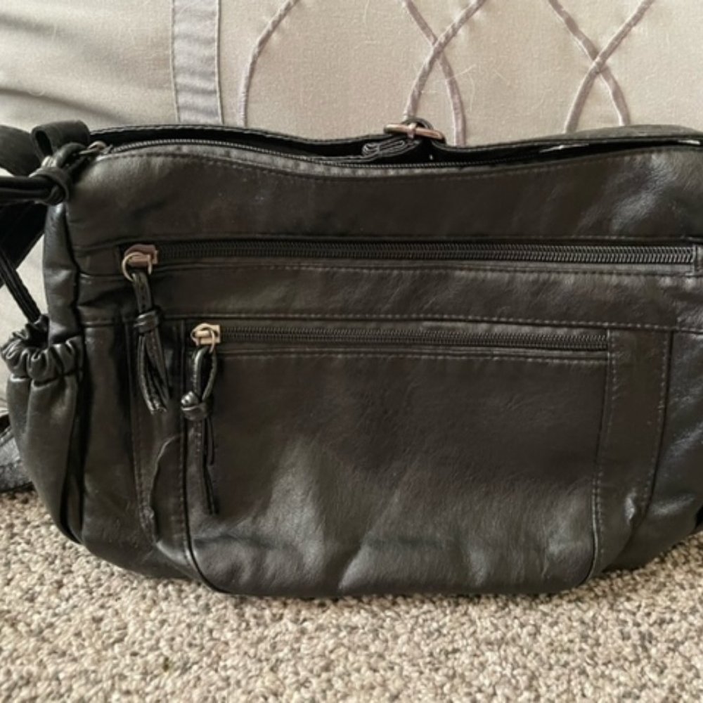 black crossbody bag